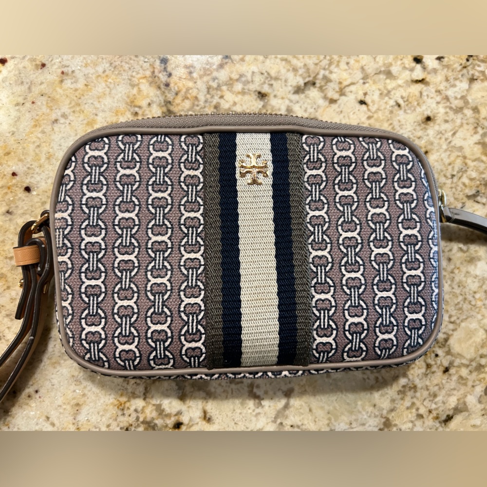 Tory Burch Gemini Link zip continental wallet wristlet